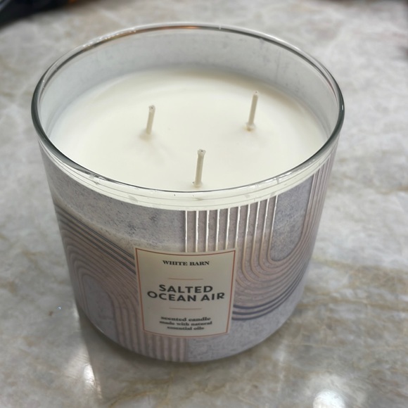 BRAND NEW! Bath & Body Works Salted Ocean Air Candle.Rare and discontinued scent - Picture 3 of 6